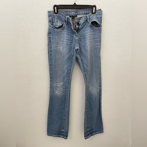 Vintage, Inc, women’s, straight leg, distressed, jeans. Size 6.